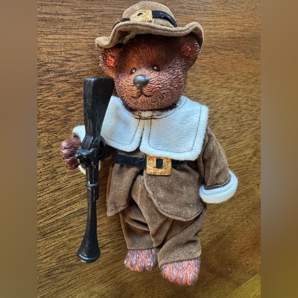 Vintage Thanksgiving Decoration – Russ Pilgrim Bear Figurine Holiday Collectible